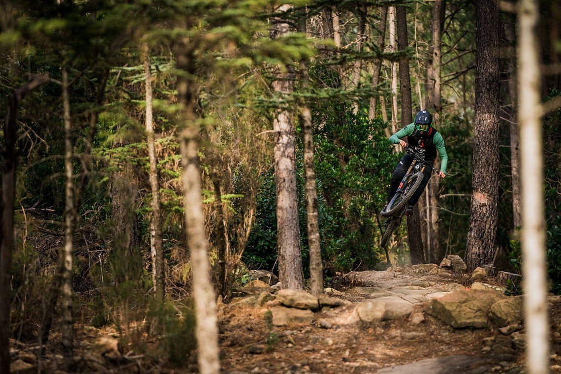 scott-sports-scott-dh-factory-bike-actionimage-2019-dean-lucas-DSC006096