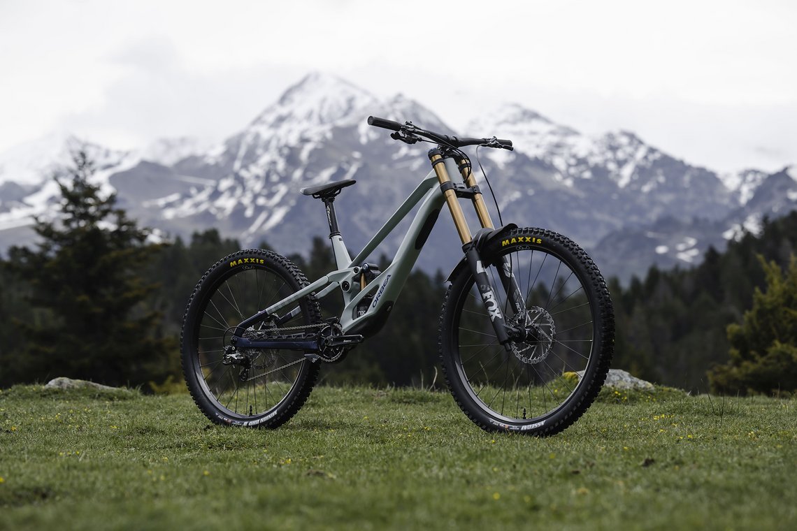 Der Rahmen des Orbea Rallons fungiert sowohl als Downhill-Bike ...