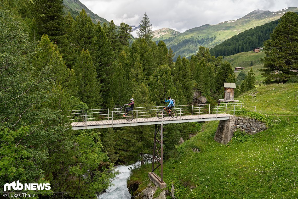 Der Trail verläuft entlang des Flüelabachs und bietet entsprechend schöne Aussichten