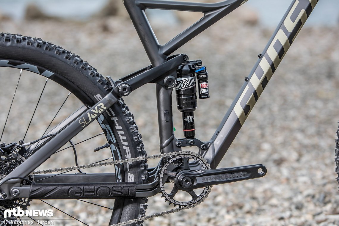 ... mit RockShox Monarch Plus R Debon Air am Heck