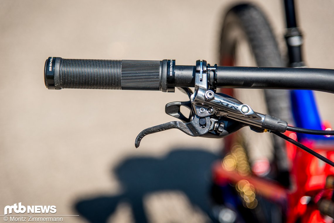 Für Bremsvorgänge sorgen Shimano XTR Trail-Scheibenbremsen.
