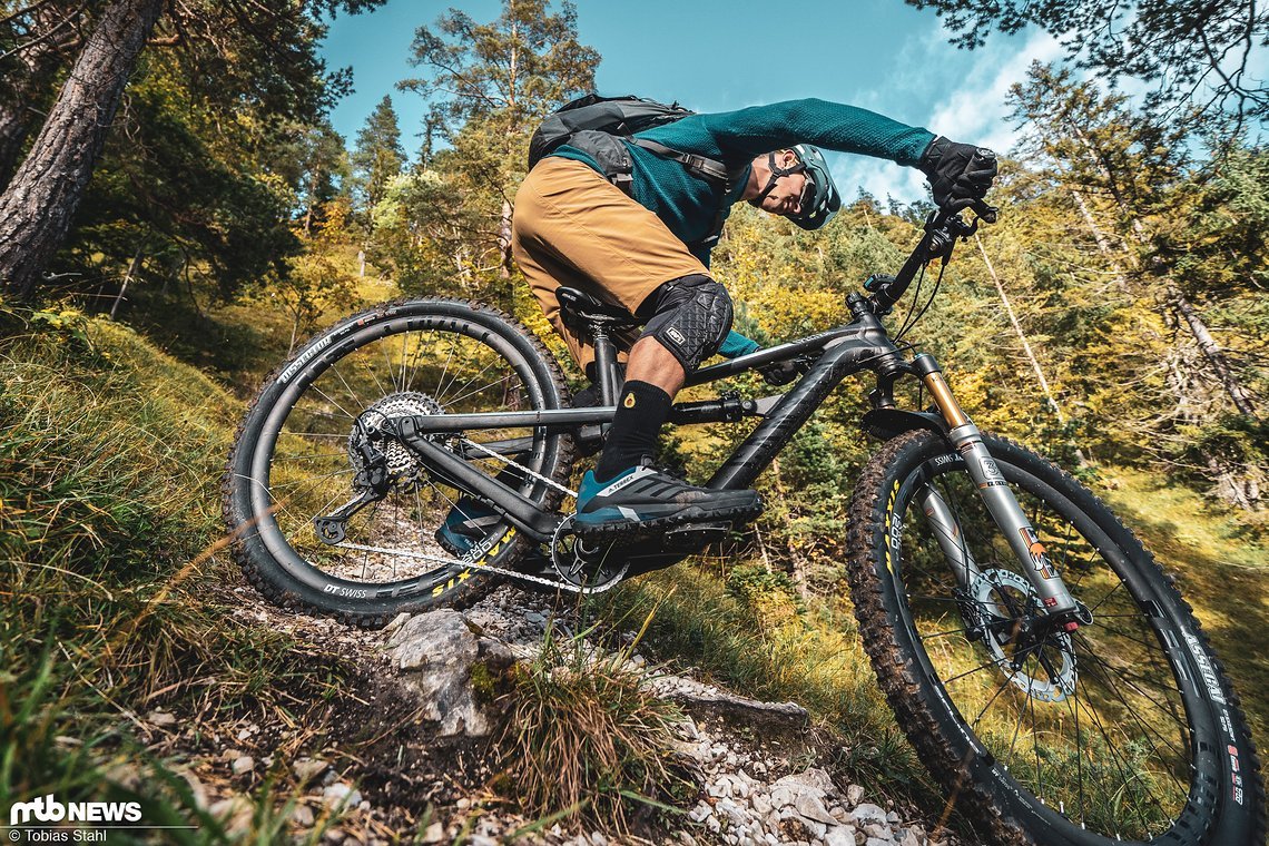 In der neusten Generation führt Shimano nun die Kette so sicher wie SRAM