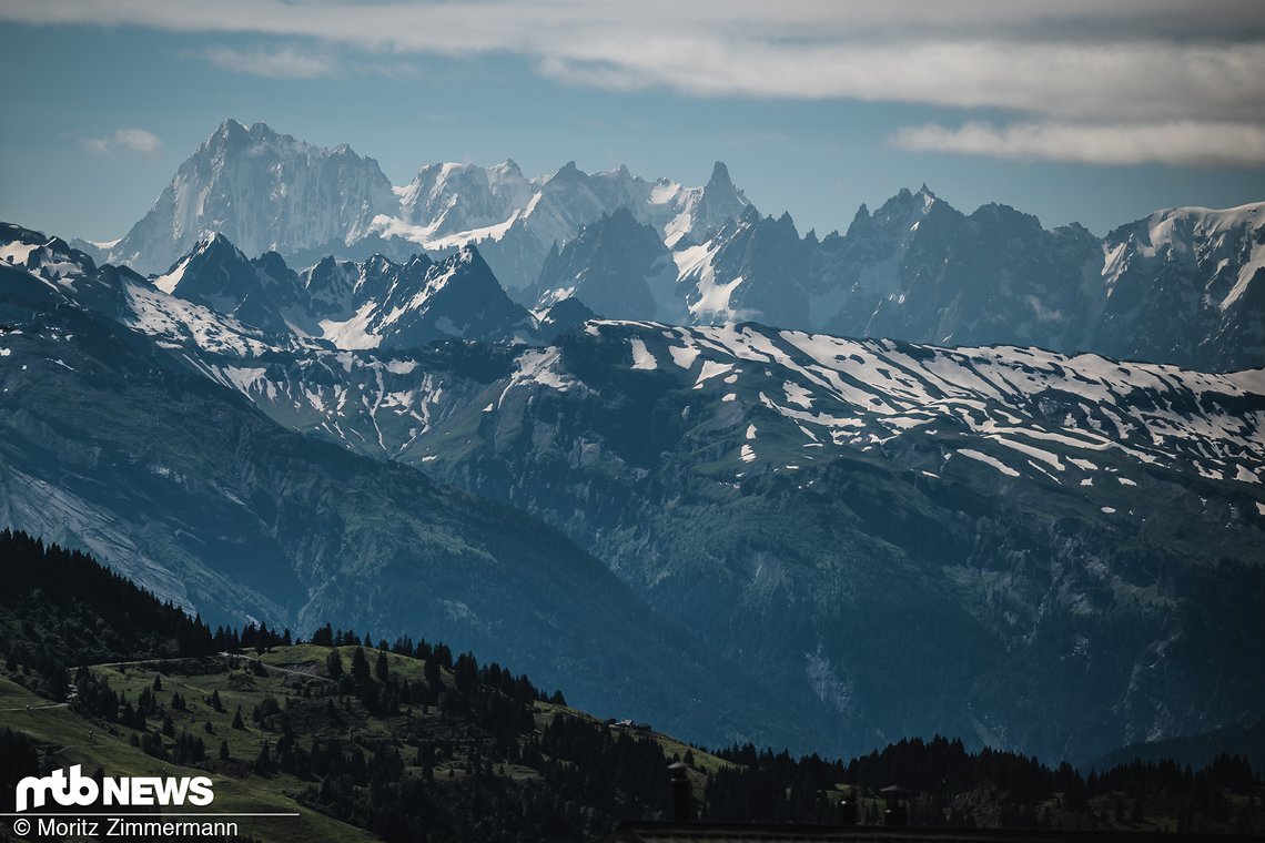 Am Freitag und Samstag war die Welt noch in Ordnung: Dank strahlendem Sonnenschein hat sich ein atemberaubender Blick auf die umliegenden Berge ergeben.
