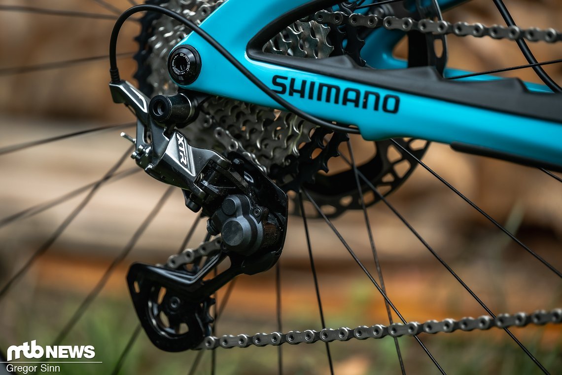 Der Antrieb stammt komplett aus der Shimano XTR-Reihe.