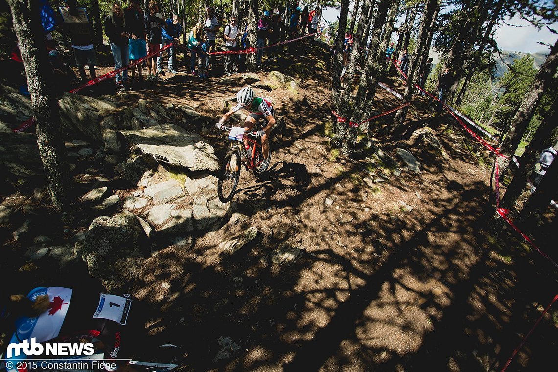 Jolanda im Downhill: Am Anfang konnte sie in der Spitze noch mitfahren, doch umso länger das Rennen ging, deso größer wurde ihr Rückstand.