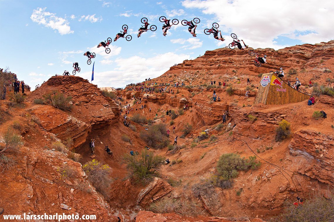Kelly McGarry mit seinem legendären Backflip über das Canyon Gap