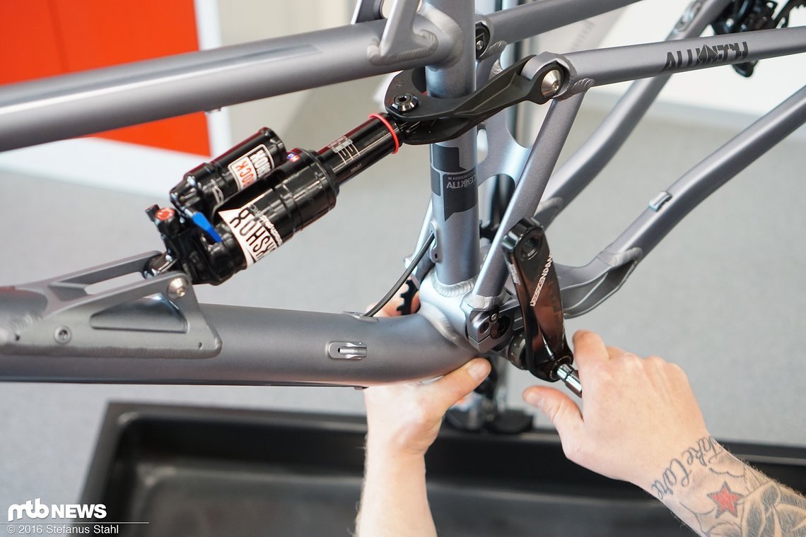 Bei SRAM / Truvativ wird die Kurbel einfach axial verschraubt