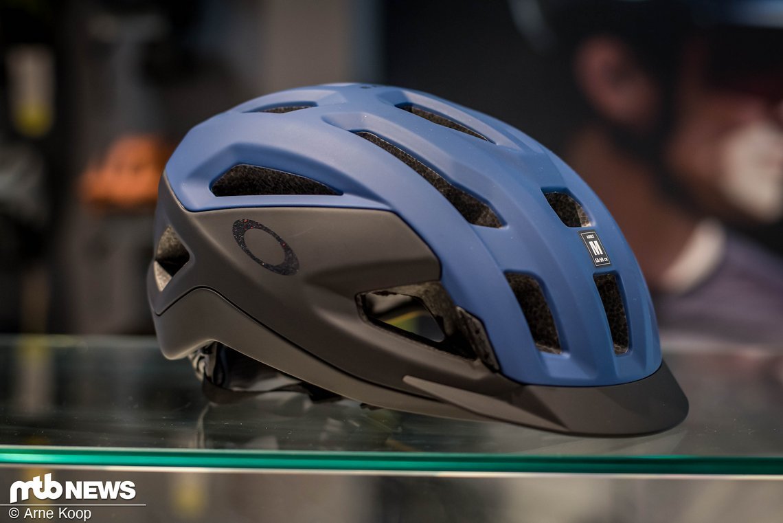 Der Oakley Aro3 kostet 150 € und richtet sich an das Allroad-Publikum.
