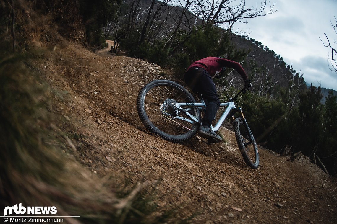 Das Cube Stereo One77 ist wie das Santa Cruz auf kurvigen Trails voll in seinem Element und fährt sich noch eine Spur direkter.