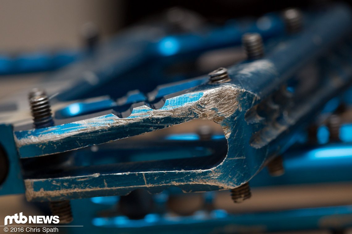 Pins haben wir keine verloren, diese sind ab Werk mit Loctite gesichert