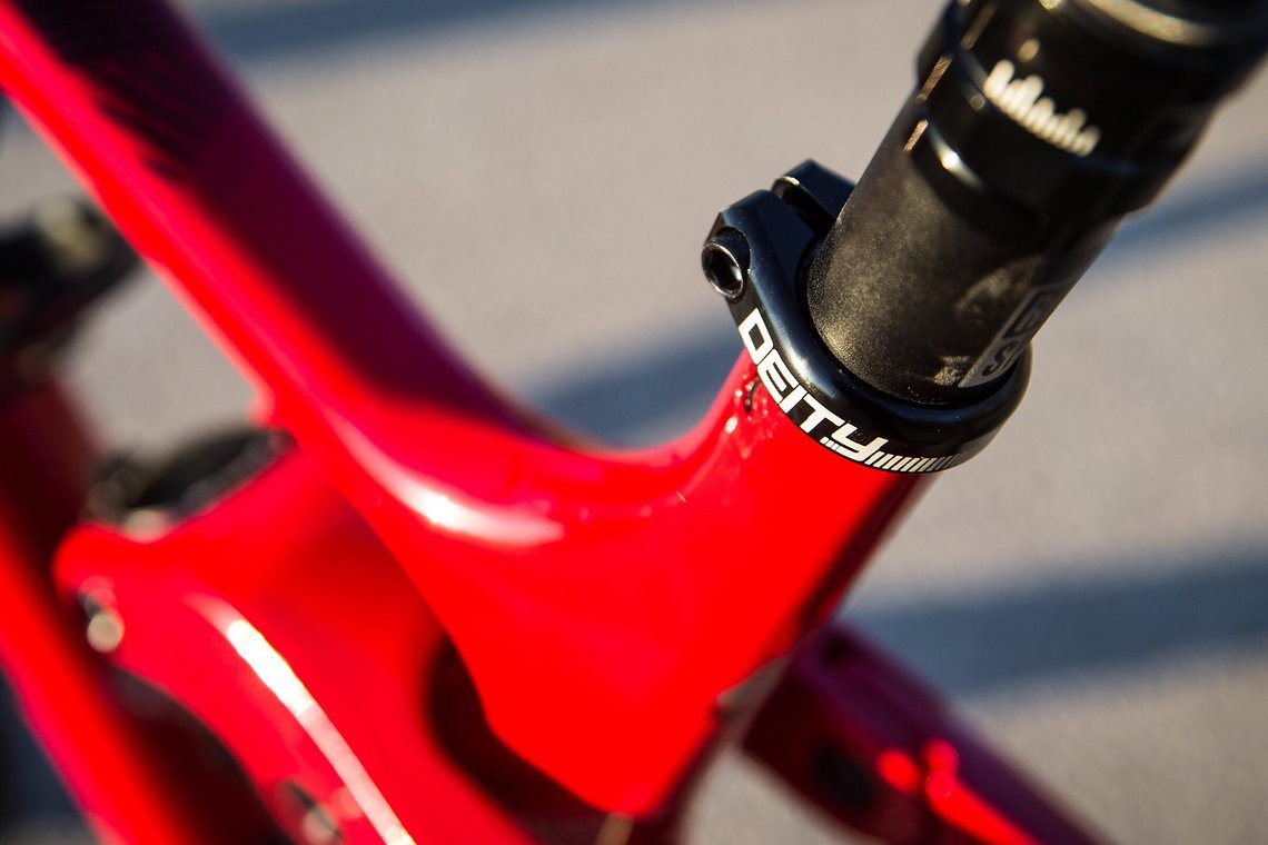 Kona Team Process Deity Collar