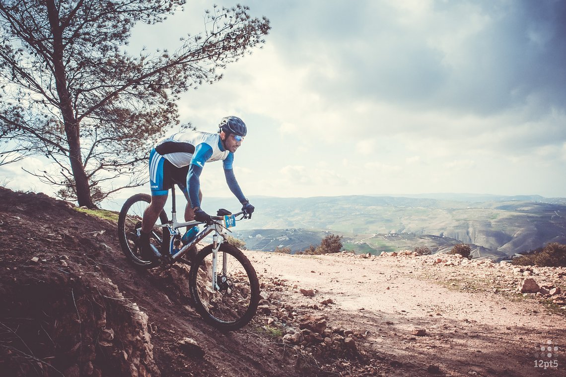 Die endlose Weite Jordaniens mit Downhill-Action