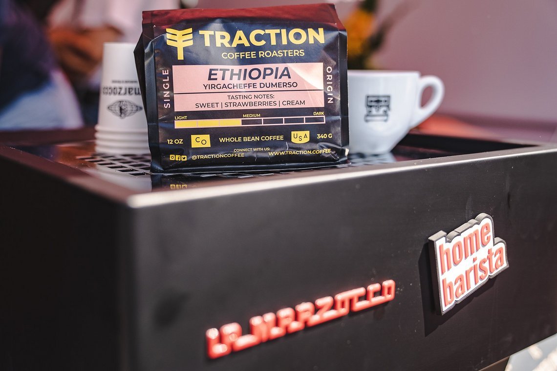 Yeti Teamracer Shawn Neer ist Inhaber von Traction Coffee Roasters und hat die Bohnen für den Event direkt aus Amerika mitgebracht.