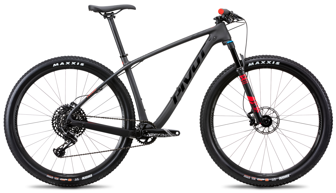 Das neue Pivot LES SL soll sich perfekt für die XC-Rennstrecke eignen und kommt mit 100 mm Federweg an der Front