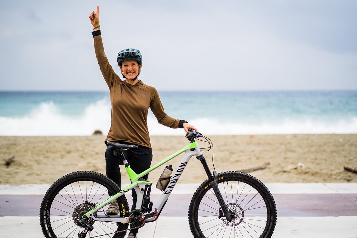 Der studierten Grundschullehrerin gefällt ihr Dasein als Enduro-Profi und nun auch Mutter