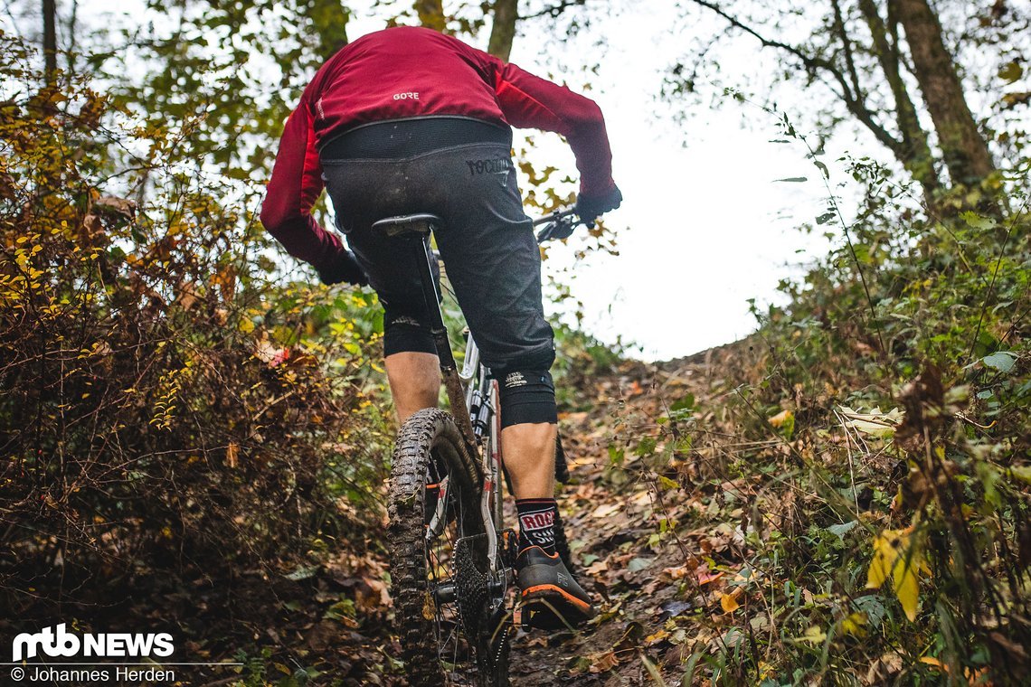 Mit super langem Auszug geht es entspannt die Anstiege hinauf.