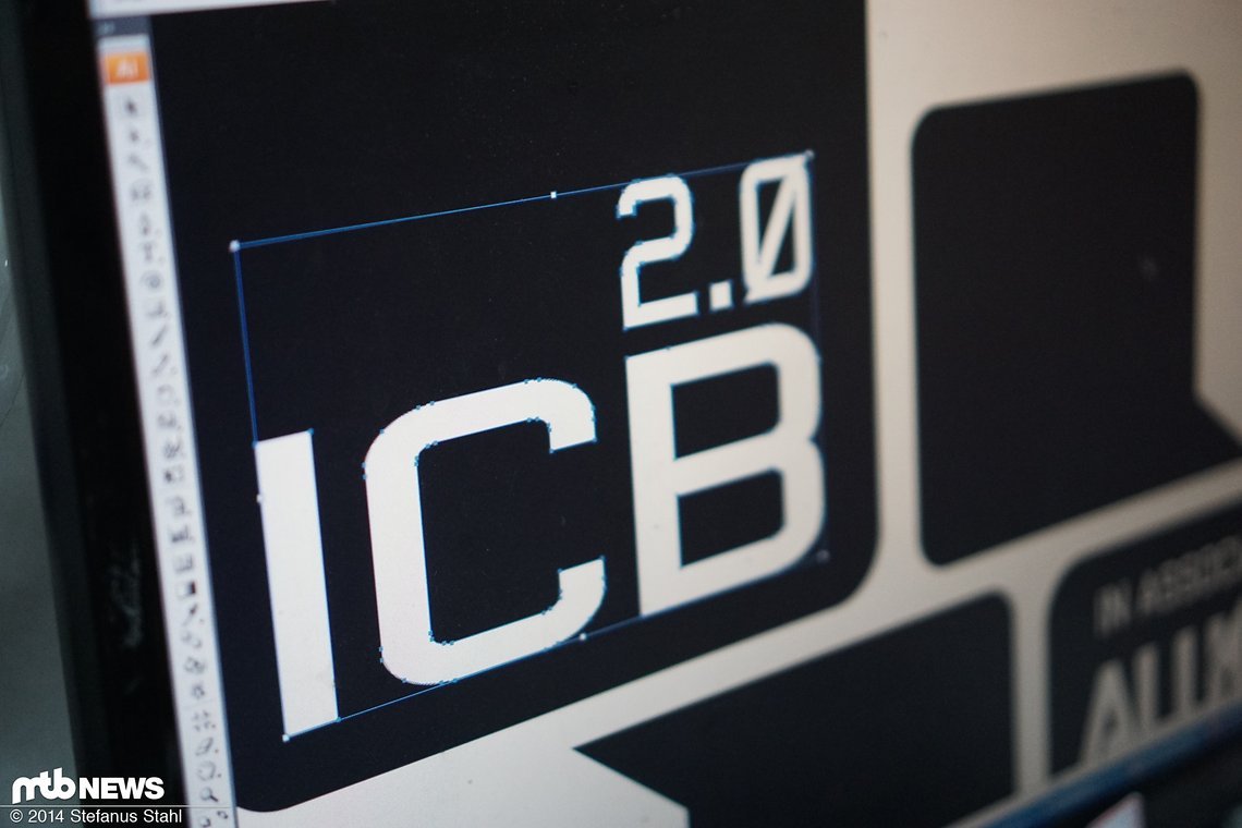 In Adobe Illustrator wird das Logo kurz bearbeitet