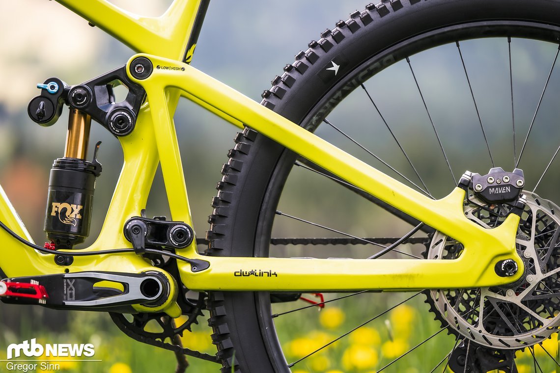 Der DW-Link Hinterbau kitzelt mit seinem virtuellen Drehpunkt 165 mm Federweg aus dem Firebird heruas.