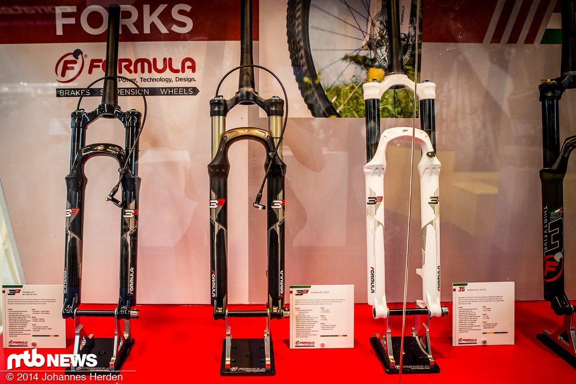Außerdem neu: ein schlichterer Look bei den Decals. Das soll dafür sorgen, dass wir die Gabel möglicherweise schon bald vermehrt an Komplettbikes zu finden sein wird.