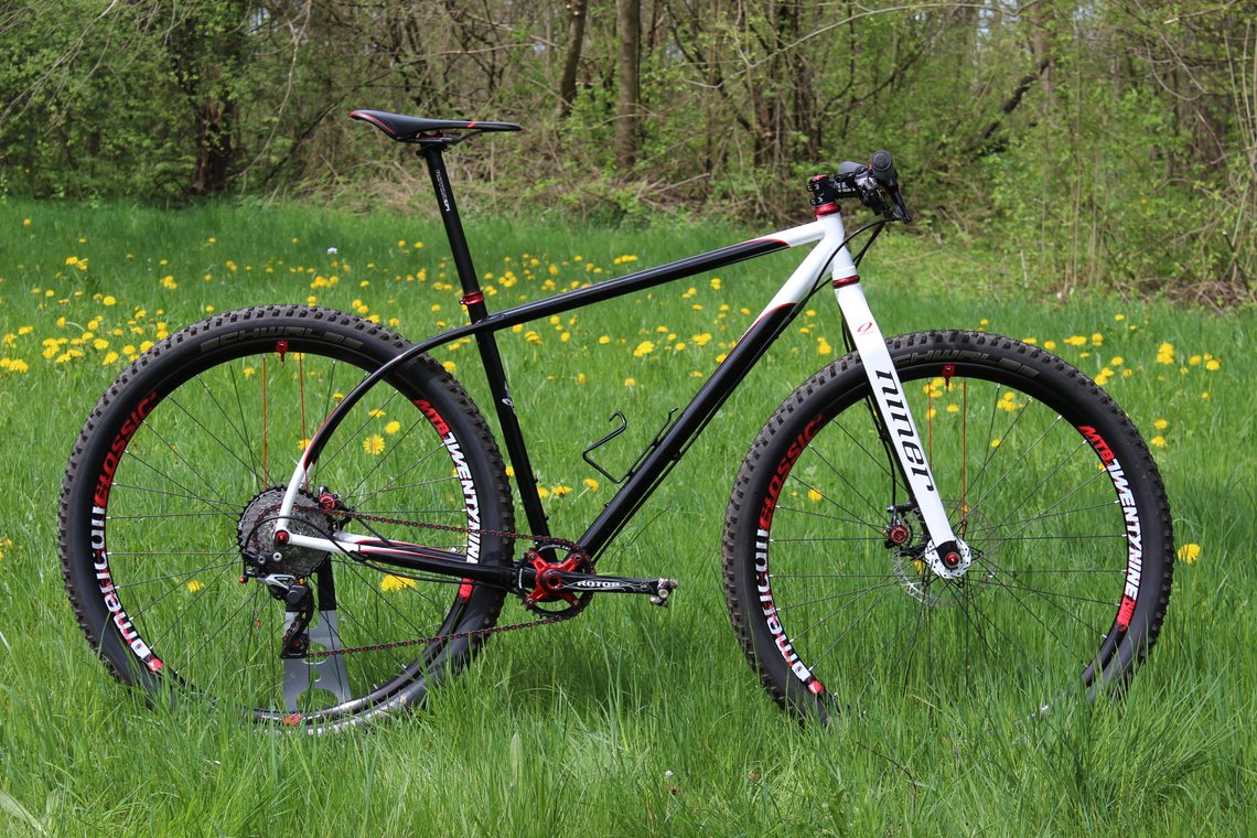 Das 29er Blackbuck von unserem Moderator Rommos kann man auch mit B+ Reifen fahren.