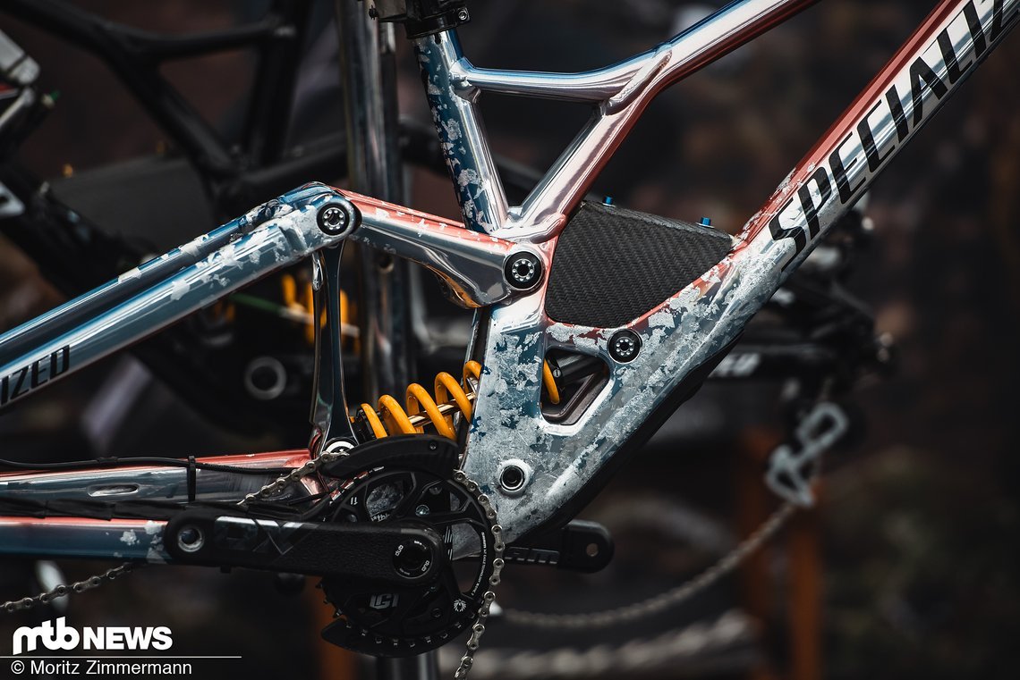 Natürlich ist Loïc Bruni auch auf seinem grandiosen und vor allem siegreichen WM-Bike unterwegs.