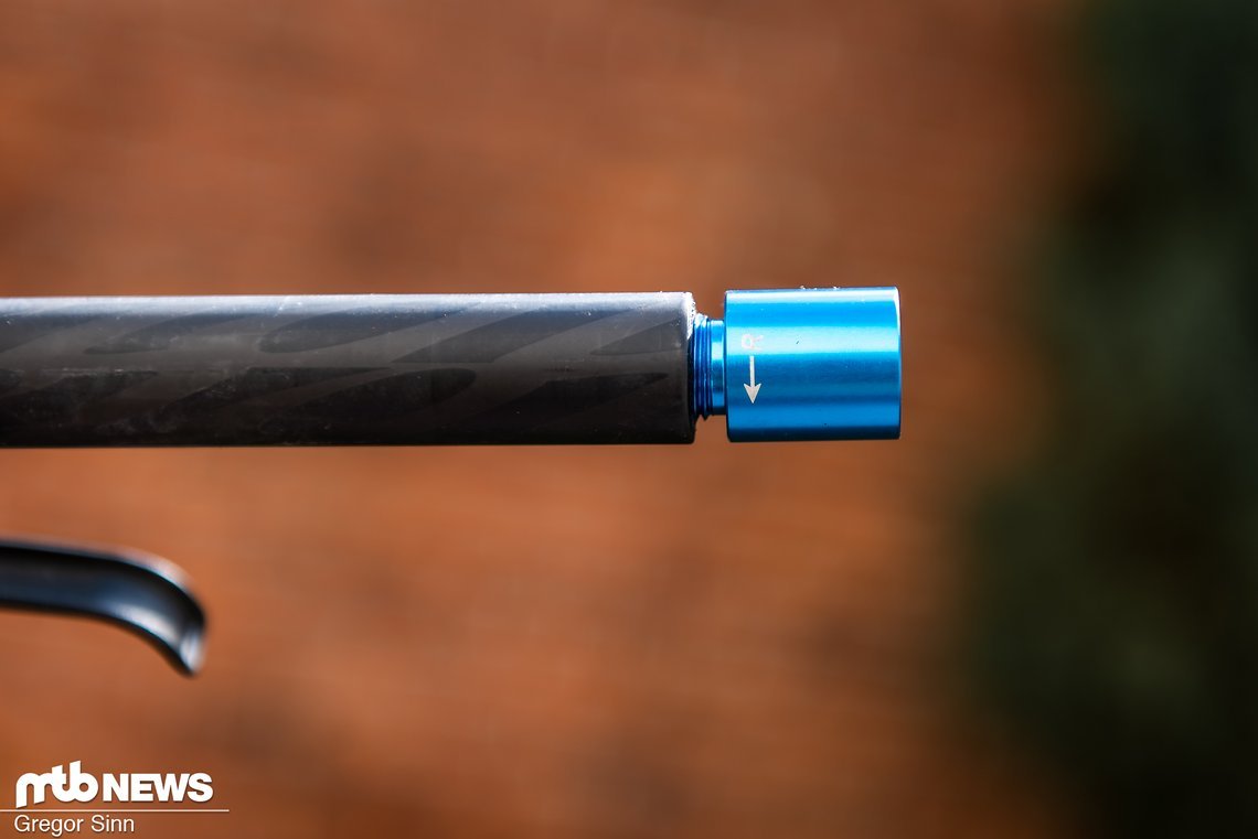 Der Ibis-Carbon-Lenker ist mit 800 mm ziemlich breit, kann aber ohne Säge auf 750 mm gekürzt werden