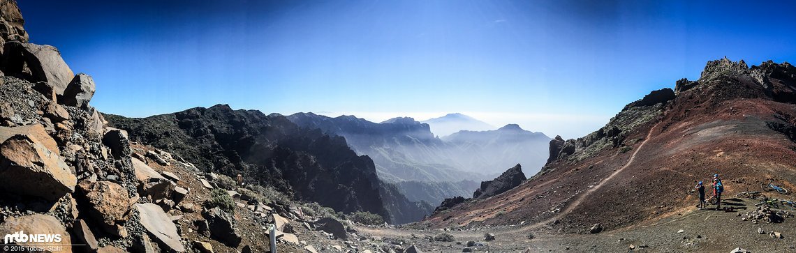 Traumhafter Ausblick auf den gewaltigen Vulkankrater