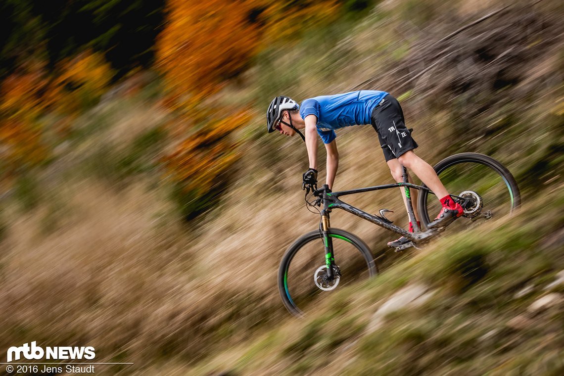 Im Downhill fährt sich das Scott Scale 900 RC mehr als solide