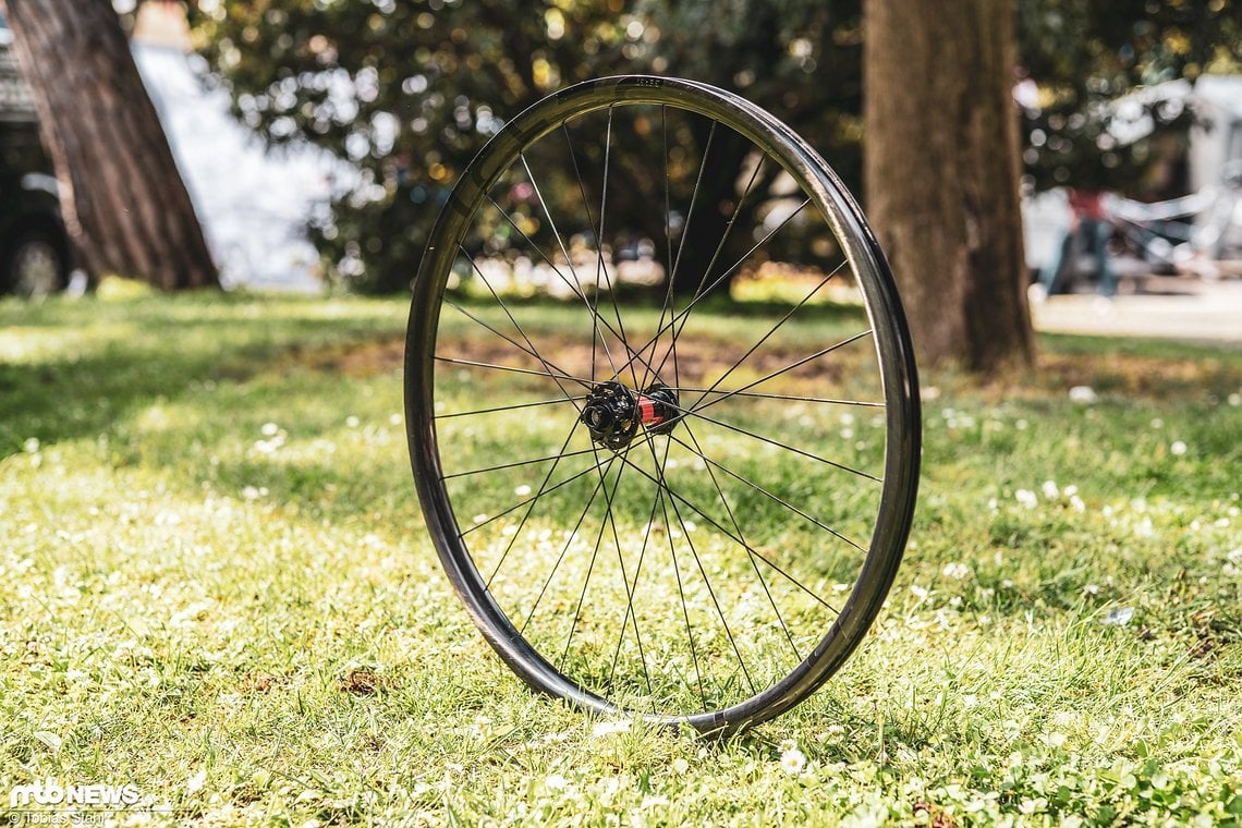 Schlanke 346 g (±5 %) sollen die Beast MTB Rim XC25-Felge auf die Waage bringen