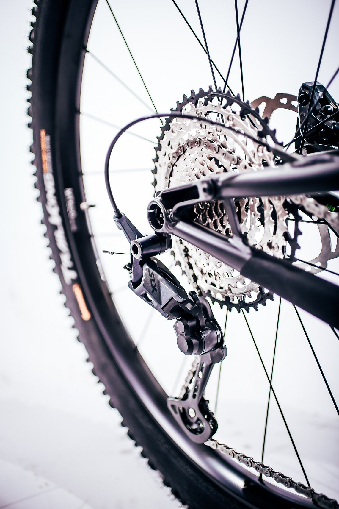 Die Shimano SLX-Schaltgruppe kommt in der günstigsten Silver-Ausstattung.