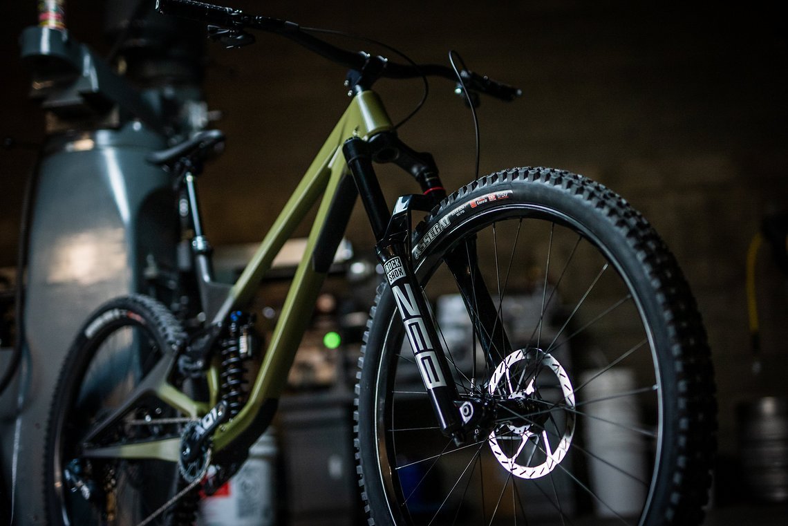 Das Arrival 170 SP1 trägt zwar die alte RockShox Zeb