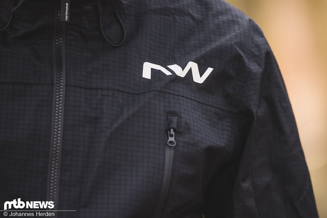 … ein Ripstop-Material soll die Jacke noch robuster machen.