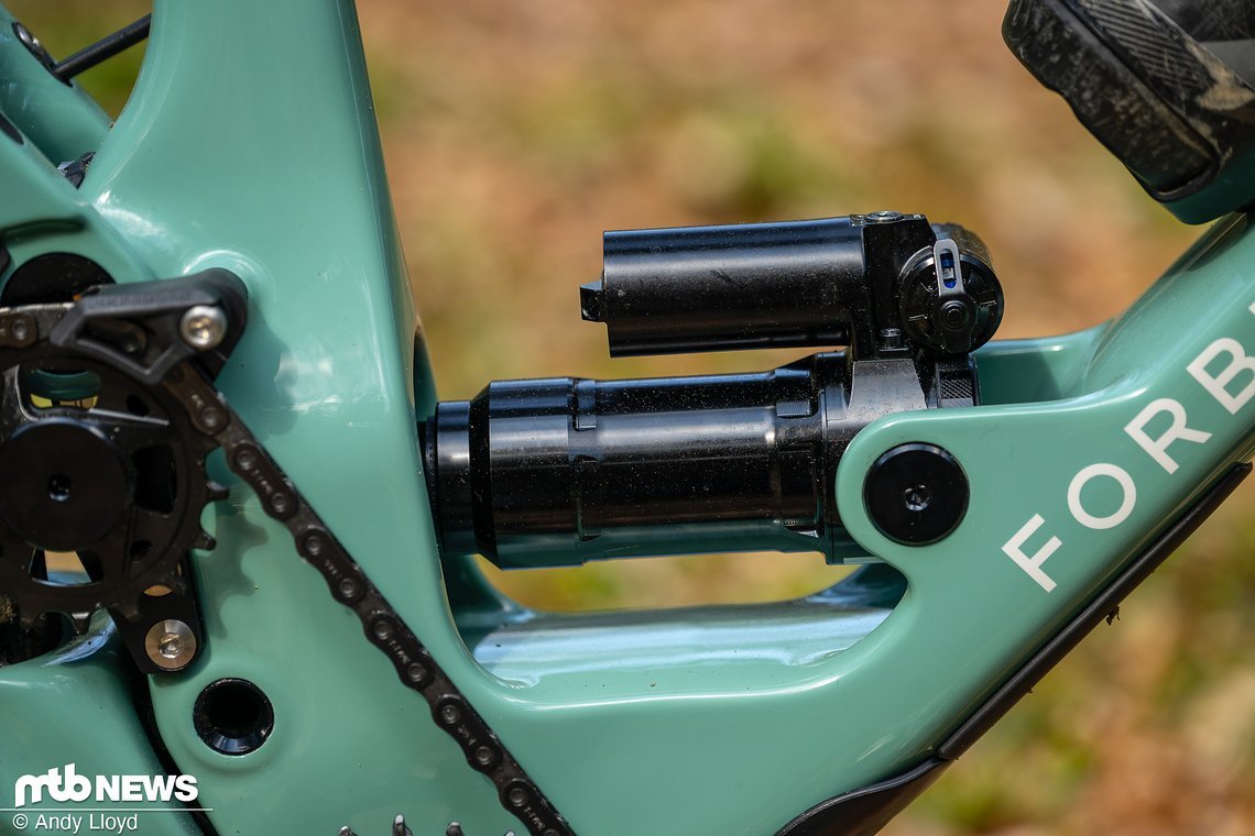 Gefedert wird dabei auf aktuellsten RockShox Ultimate Huberzeugern.