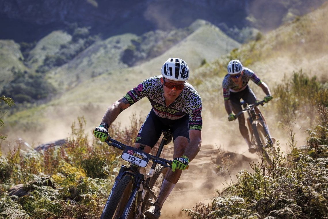 Das Speed Company Racing-Duo Georg Egger (vorne) und Lukas Baum (hinten) landete auf dem sechsten Rang und verlor 2:48 Minuten auf die Tagessieger Schurter und Fini.