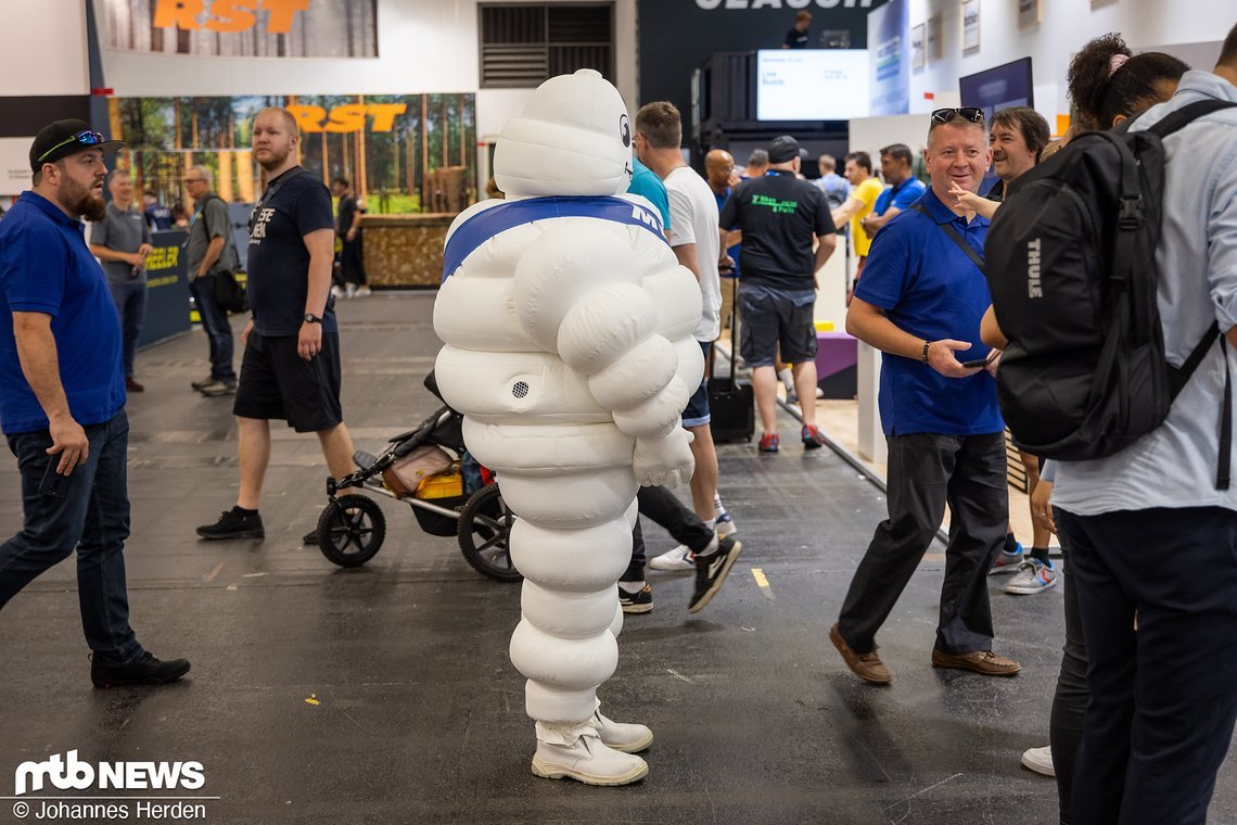 Kein Fahrrad, aber hey: starten wir mit dem Michelin-Mann!