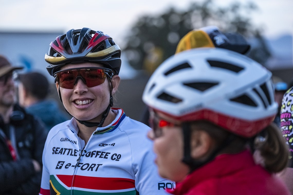 Gute Laune auch bei Candice Lill. Kein Wunder, schließlich liegt Cannondale nach Tag eins voll im Soll!