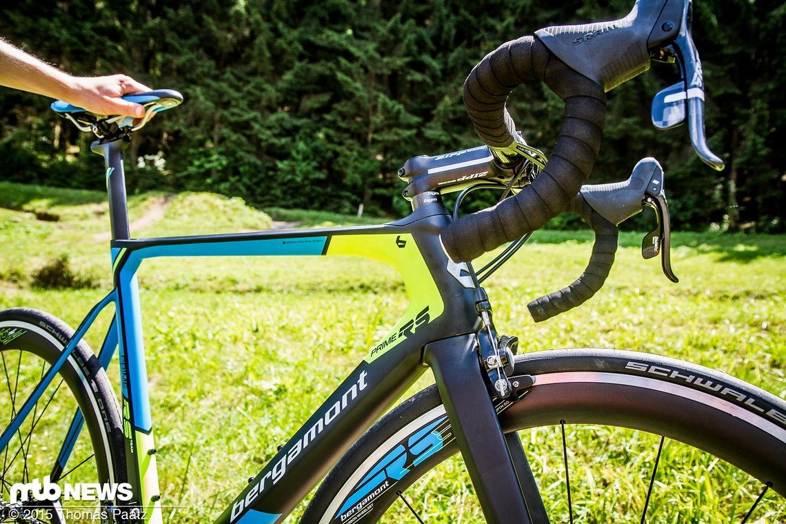 Die aggressiv kantige Optik wird durch das Dekor verstärkt