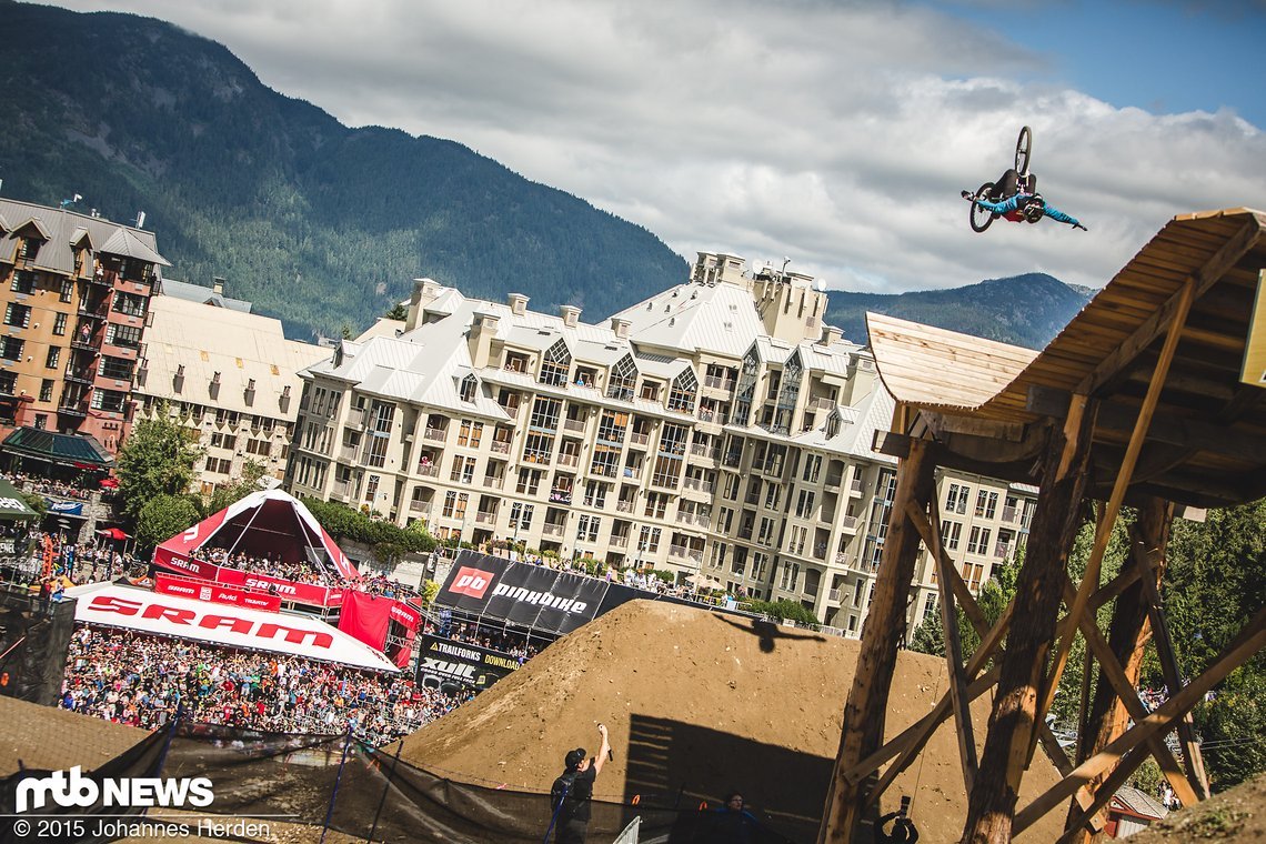 Sam Reynolds flippt die Wing mit einem Nohander