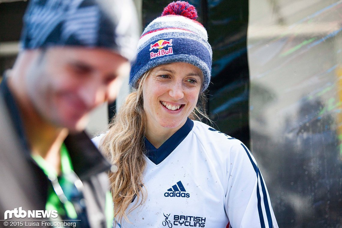 Rachel Atherton schaute bei den XC-Kolleginnen kurz vorbei.