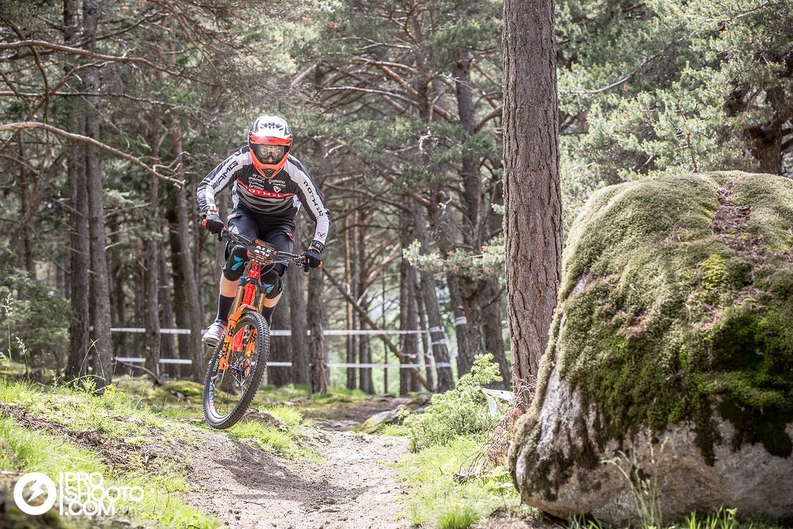 Marcel Rieder zieht auf Stage 1 ab und fährt am Ende auf einen starken dritten Platz!