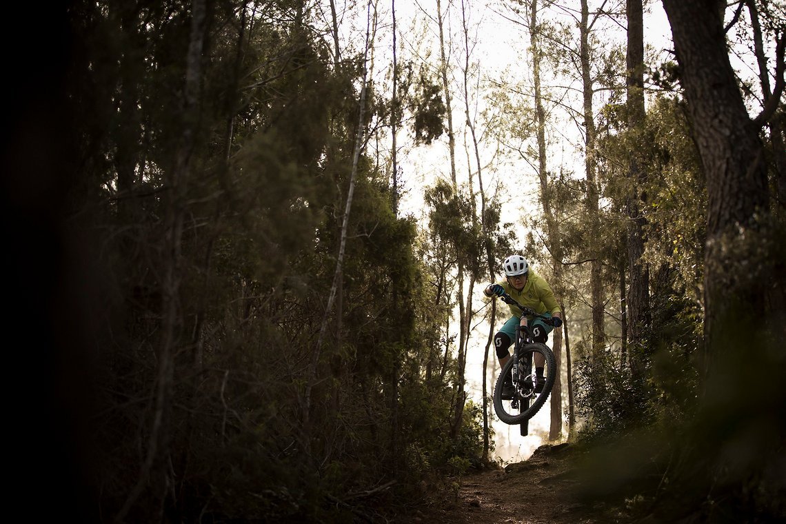 chasing-trail-ibiza-scott-sports-ActionImage-2018-bike-L11A020105