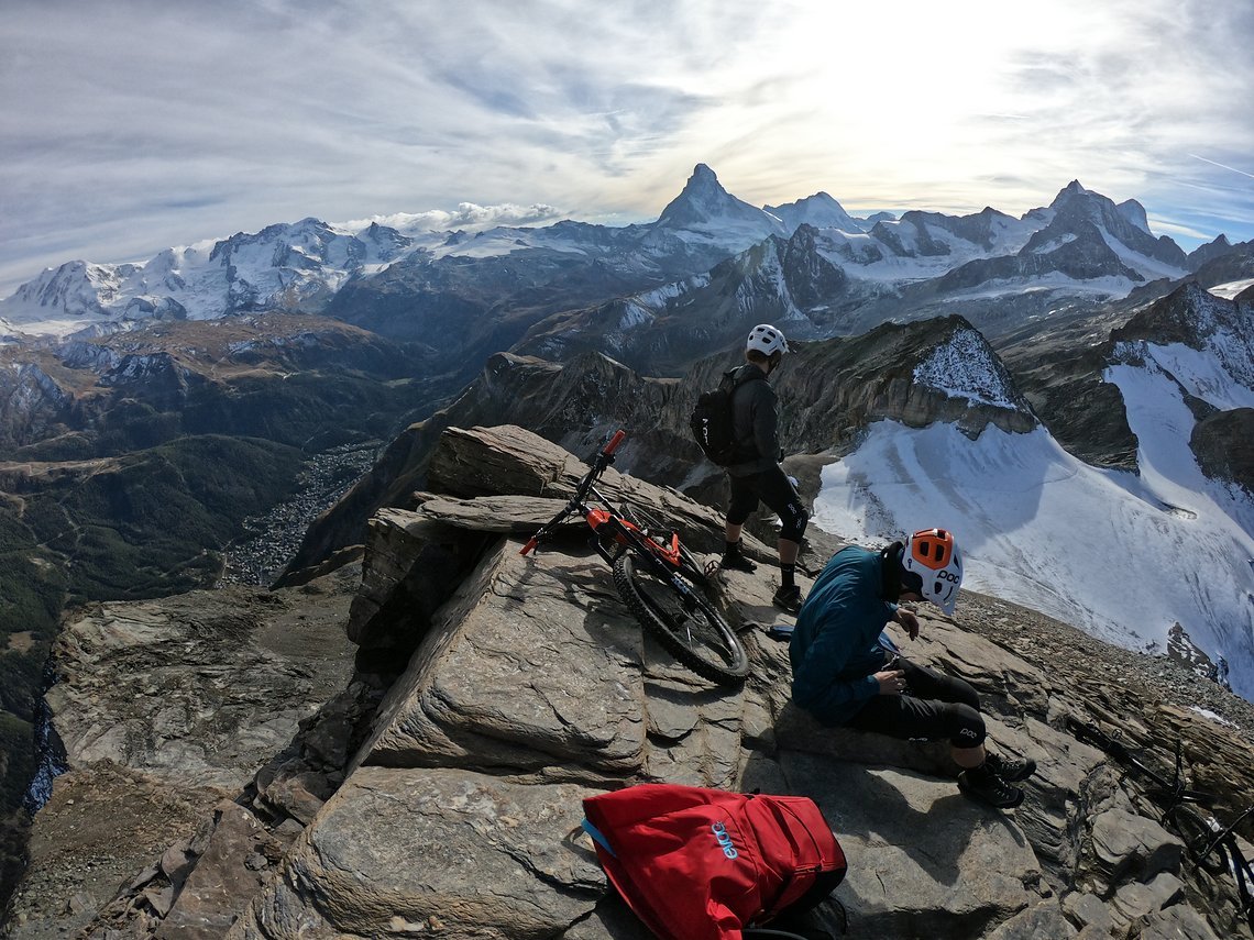 1800 Tiefenmeter - Zermatt wartet im fernen Tal auf uns