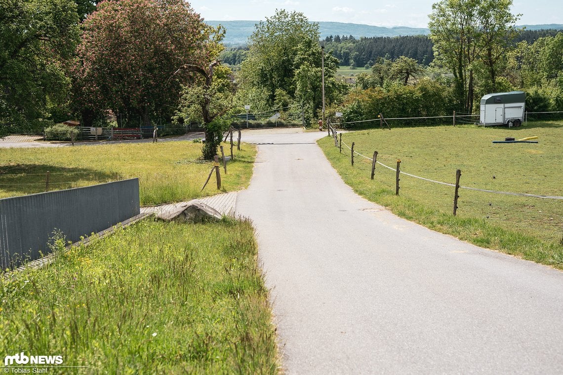 Schwung holen am Ende von Sektion 3: Hier haben wir mit den Hängern jeweils gut 30 km/h erreicht, bevor es scharf auf die Bremse geht.