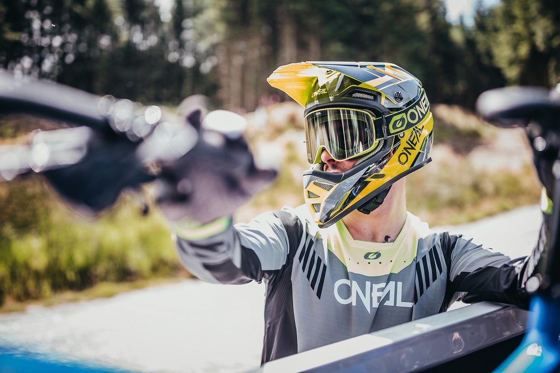 oneal 2022 bike backflip-helmet-strike element-fr-jersey b-50-goggle 4