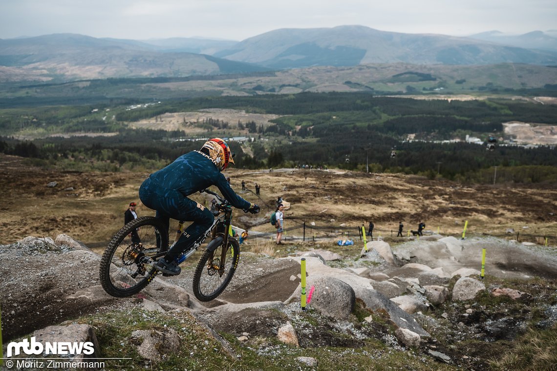 Für Greg Minnaar lief das Rennen in Fort William eher so semi: Nach einem durchaus heftigen Sturz im Finale bliebt dem GOAT nichts anderes übrig, als abgeschlagen mit mehreren Minuten Rückstand ins Tal zu rollen