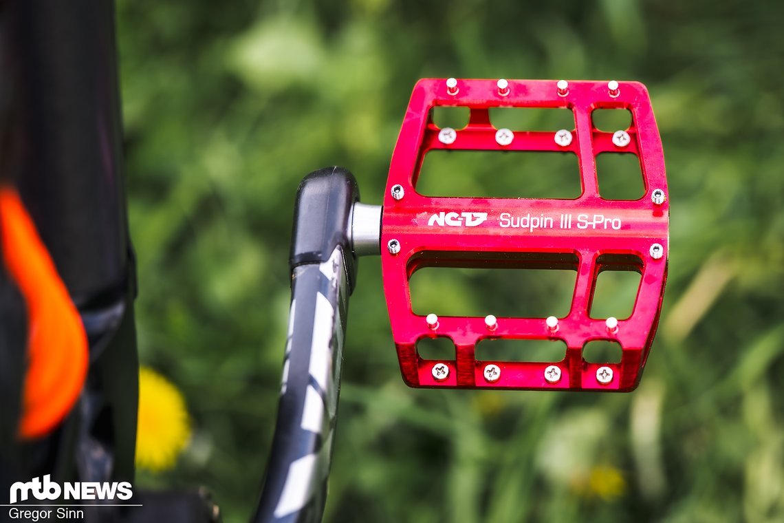 Die Flatpedal-Tester durften ihre Füße auf NC17 Sudpin-Pedalen ruhen lassen.
