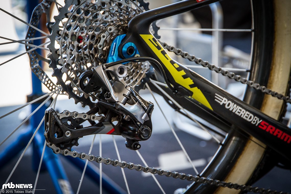 Beim Rest verlässt sie sich auf den Team-Mechaniker oder zu Hause ihren Freund