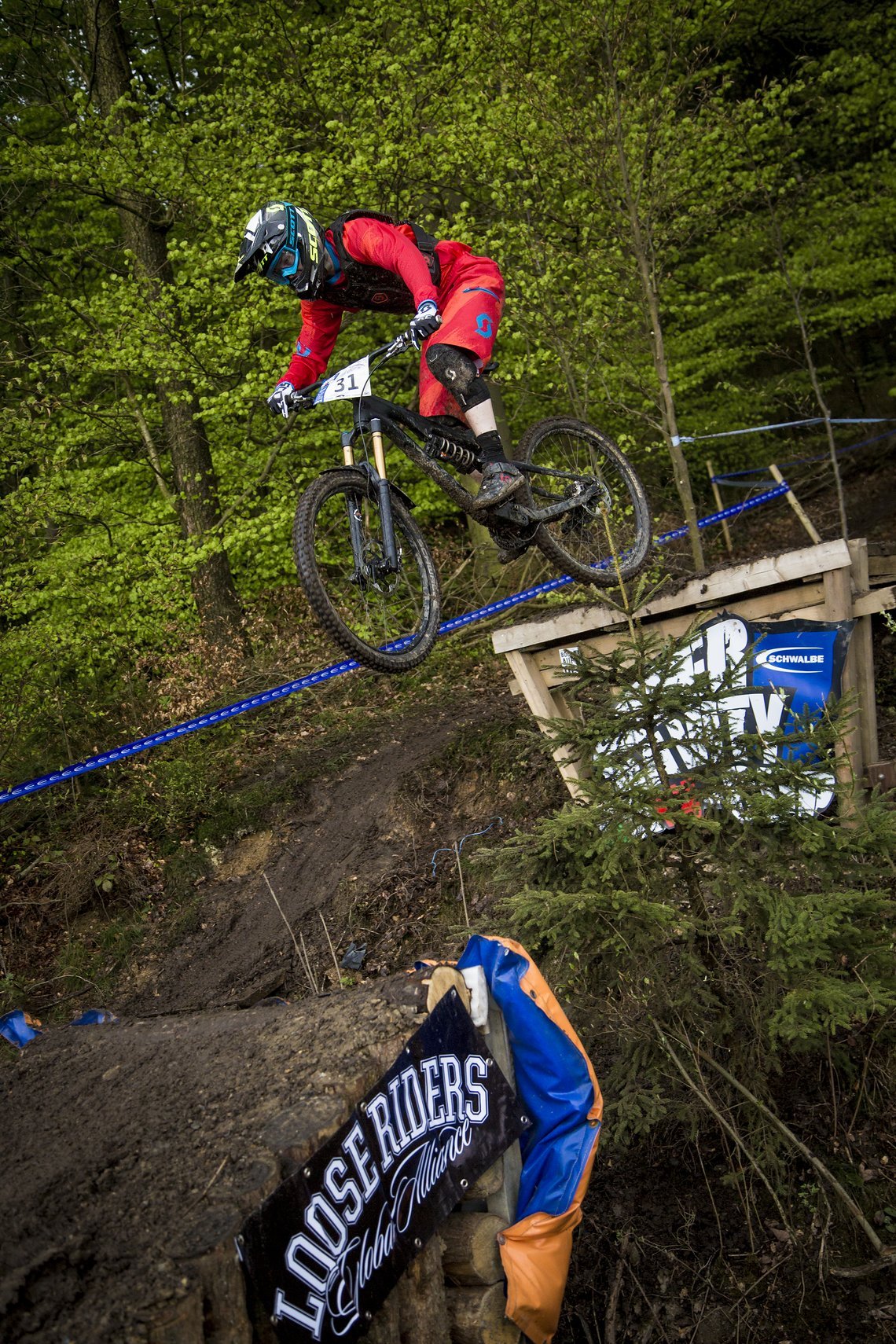 „Wer ist eigentlich der Typ auf dem Scott Enduro?“, fragte sich so mancher am Samstagabend im Fahrerlager, da er durch seinen aggressiven Fahrtstil auffiel.