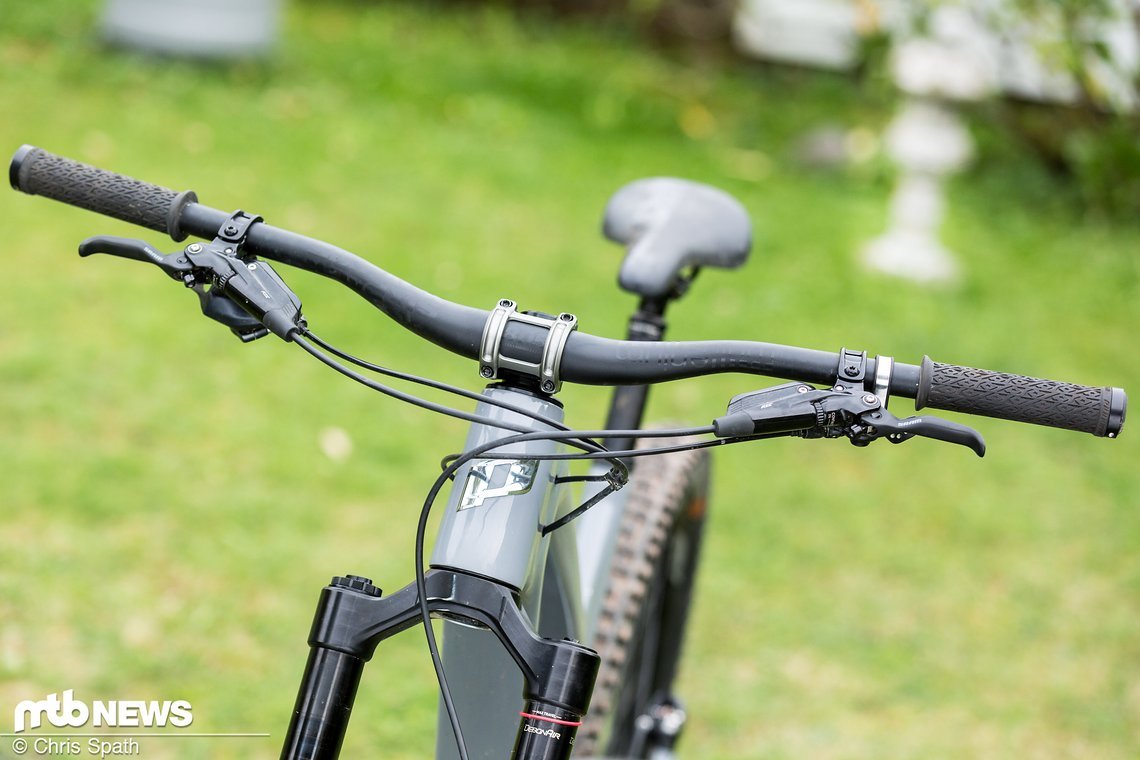 Sixpack-Cockpit und SRAM Code-Bremsen