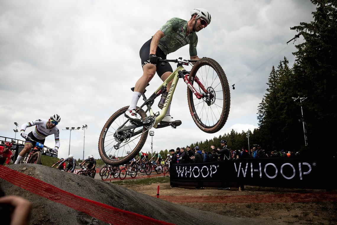 Nach dem erfolgreichen Saisonauftakt in Brasilien holte sich Luca den Sieg beim BikeTheRock in Heubach, bevor es dann ab nach Nové Město ging. Der erste Weltcup auf europäischem Boden in dieser Saison.